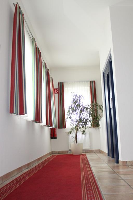 Hotel Servus Europa Suben エクステリア 写真