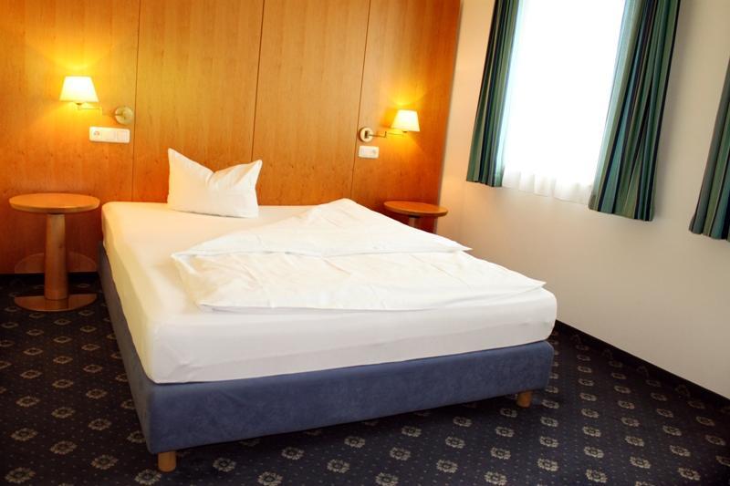 Hotel Servus Europa Suben エクステリア 写真